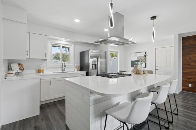 10037 Fremont Avenue S, Bloomington, MN 55431