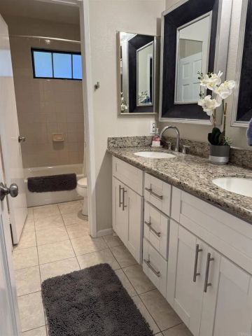 8840 Villa La Jolla Drive, La Jolla, CA 92037