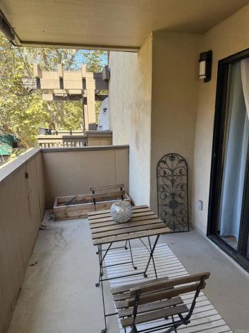 8840 Villa La Jolla Drive, La Jolla, CA 92037