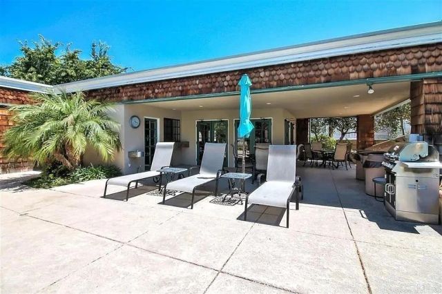 8840 Villa La Jolla Drive, La Jolla, CA 92037