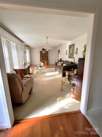 105 Woodlawn Drive, Morganton, NC 28655