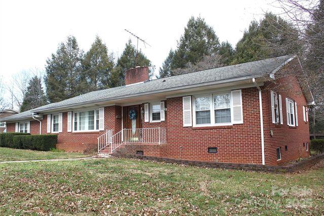 105 Woodlawn Drive, Morganton, NC 28655