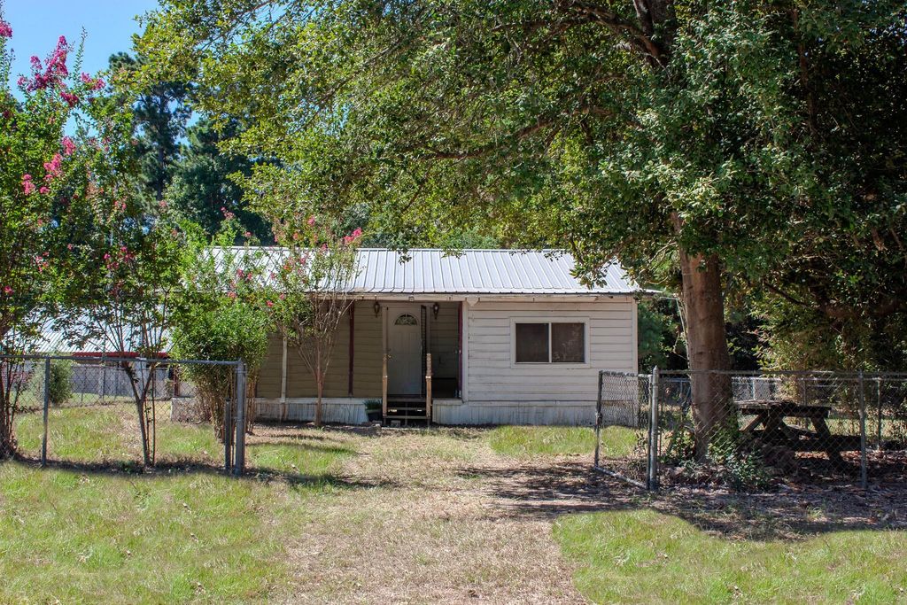 616 Ponderosa Drive, Onalaska, TX 77360