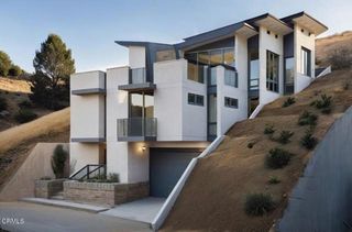 1932 Phillips Way, Los Angeles, CA 90042