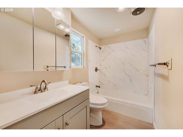 10244 Sw 40TH Ave, Portland, OR 97219