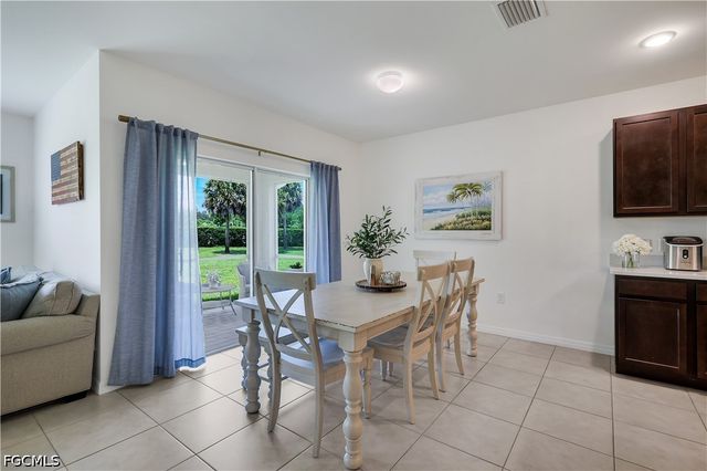 2816 Zaragoza CT, Cape Coral, FL 33909