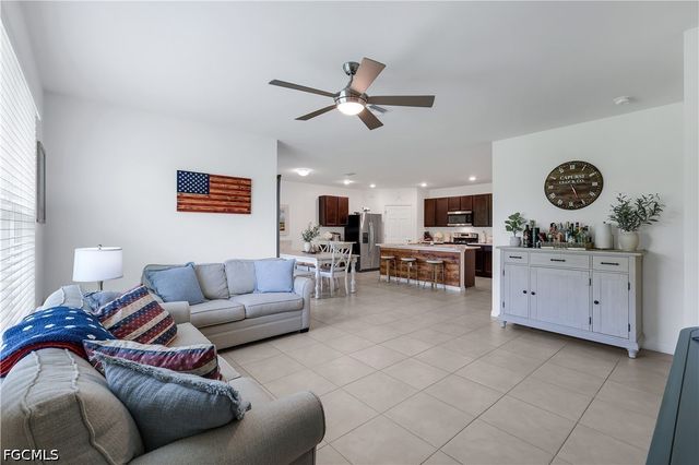 2816 Zaragoza CT, Cape Coral, FL 33909