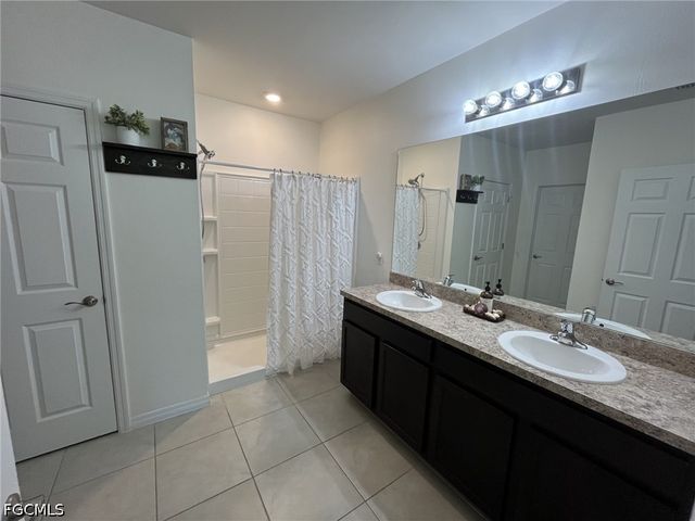2816 Zaragoza CT, Cape Coral, FL 33909