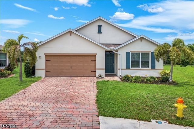 2816 Zaragoza CT, Cape Coral, FL 33909