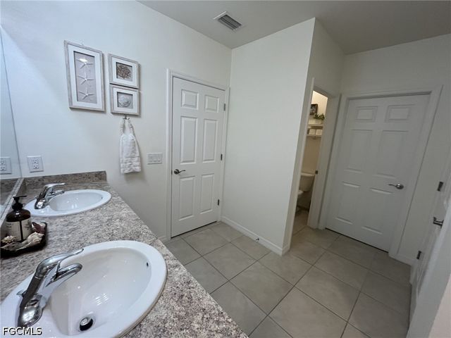 2816 Zaragoza CT, Cape Coral, FL 33909