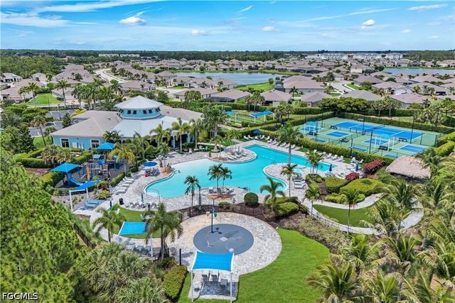 2816 Zaragoza CT, Cape Coral, FL 33909