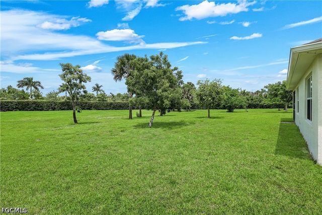 2816 Zaragoza CT, Cape Coral, FL 33909