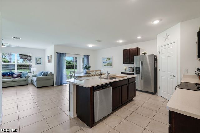 2816 Zaragoza CT, Cape Coral, FL 33909