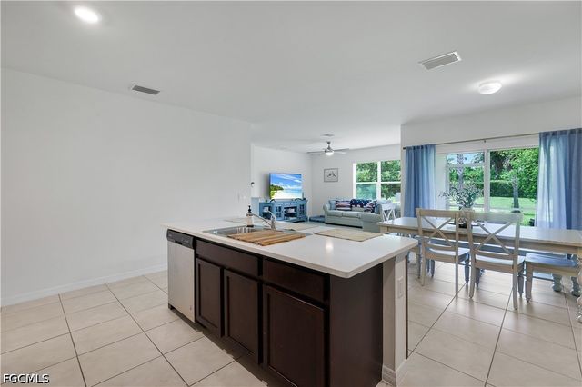 2816 Zaragoza CT, Cape Coral, FL 33909