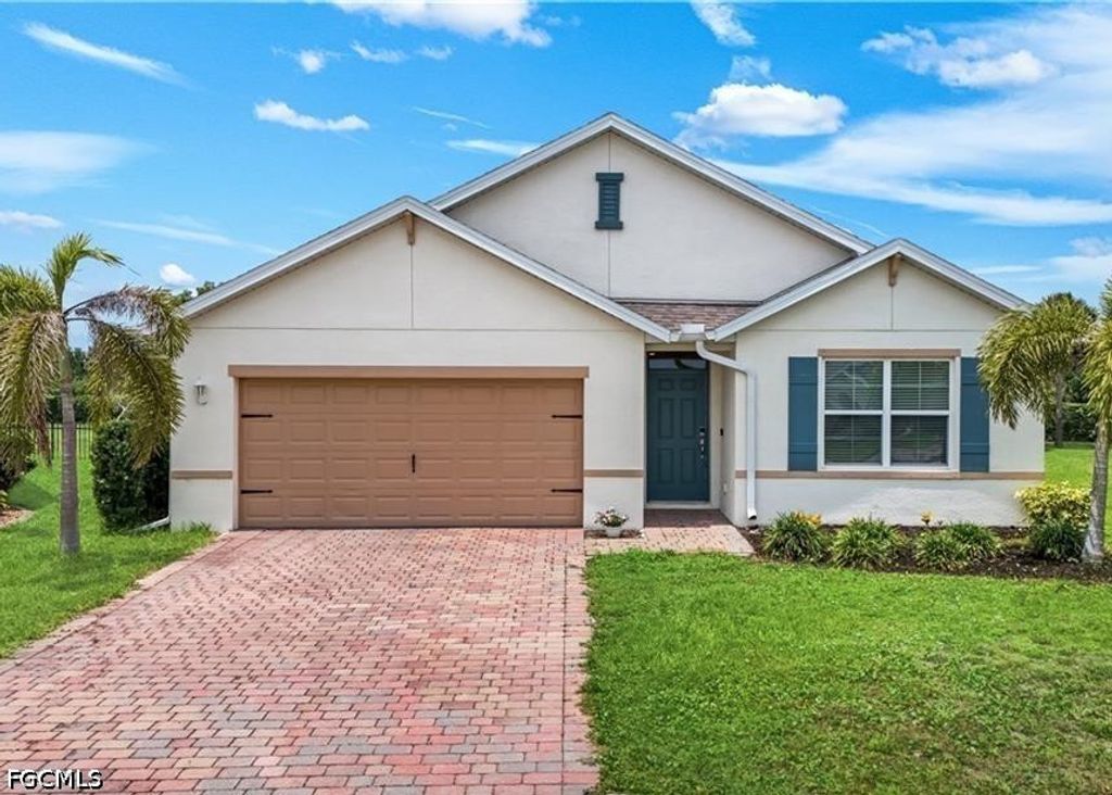 2816 Zaragoza CT, Cape Coral, FL 33909