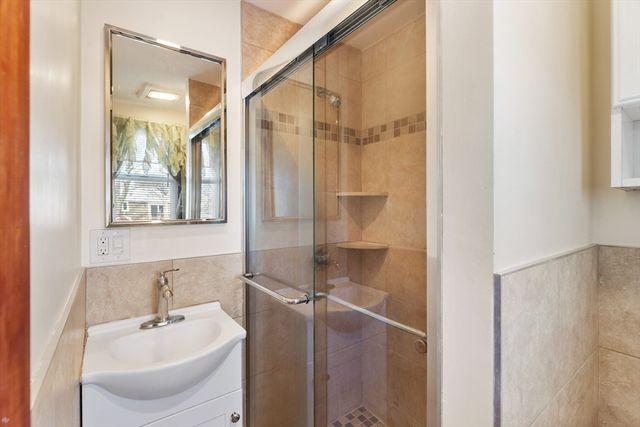 102 Suffolk St, Malden, MA 02148