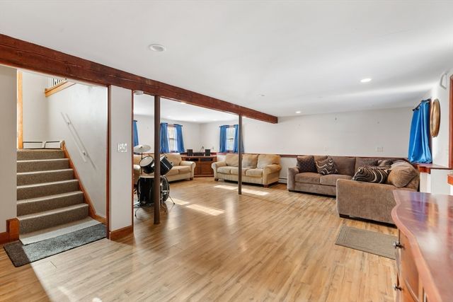 102 Suffolk St, Malden, MA 02148