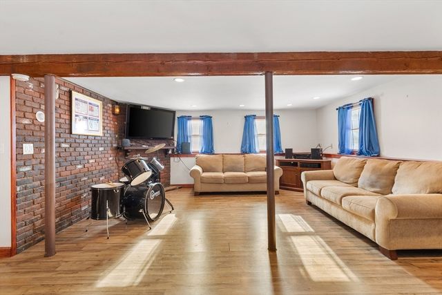 102 Suffolk St, Malden, MA 02148