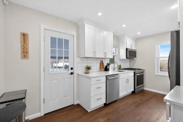 5 LOIS AVE, East Brunswick, NJ 08816