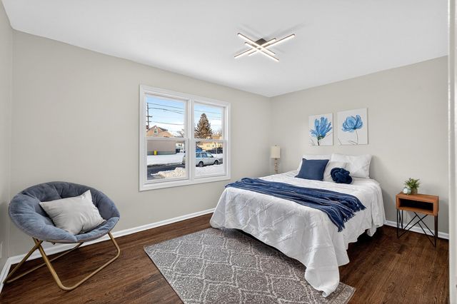 5 LOIS AVE, East Brunswick, NJ 08816