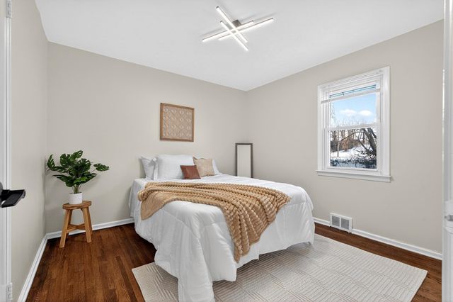 5 LOIS AVE, East Brunswick, NJ 08816