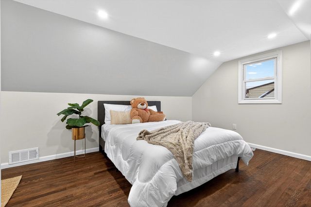 5 LOIS AVE, East Brunswick, NJ 08816