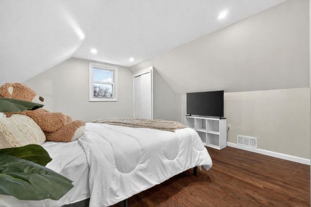 5 LOIS AVE, East Brunswick, NJ 08816