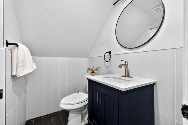 5 LOIS AVE, East Brunswick, NJ 08816