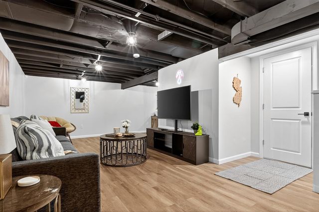 5 LOIS AVE, East Brunswick, NJ 08816