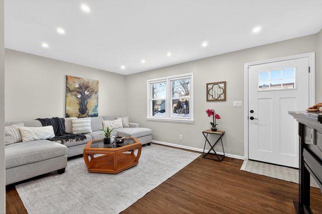 5 LOIS AVE, East Brunswick, NJ 08816