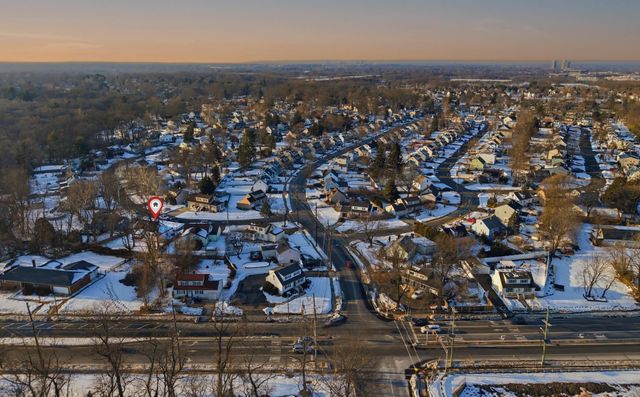 5 LOIS AVE, East Brunswick, NJ 08816