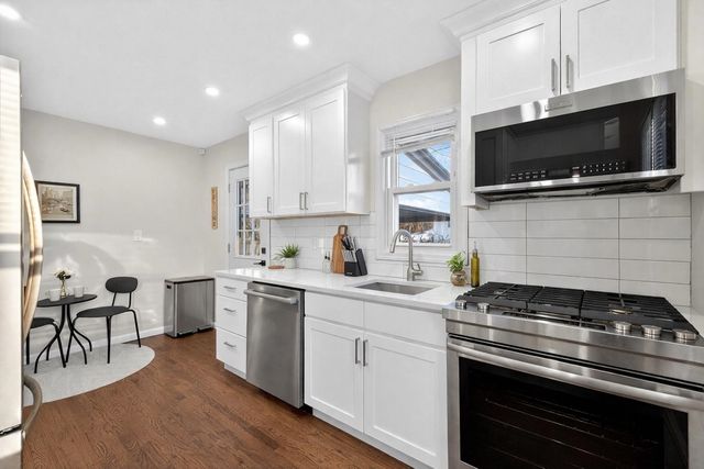 5 LOIS AVE, East Brunswick, NJ 08816