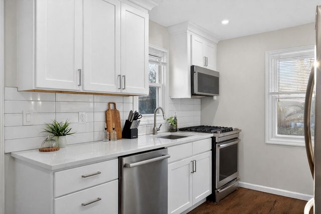 5 LOIS AVE, East Brunswick, NJ 08816