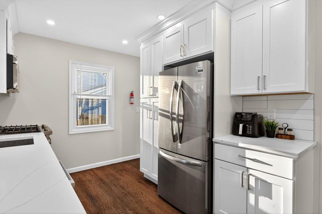 5 LOIS AVE, East Brunswick, NJ 08816