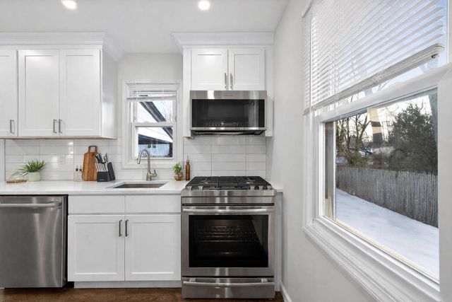 5 LOIS AVE, East Brunswick, NJ 08816