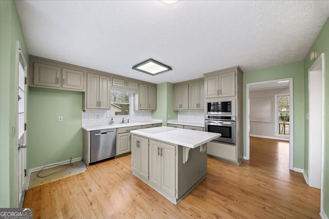 80 Farmington Drive, Woodstock, GA 30188