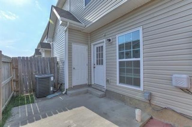 3052 Rg Buchanan Dr, La Vergne, TN 37086