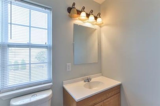 3052 Rg Buchanan Dr, La Vergne, TN 37086