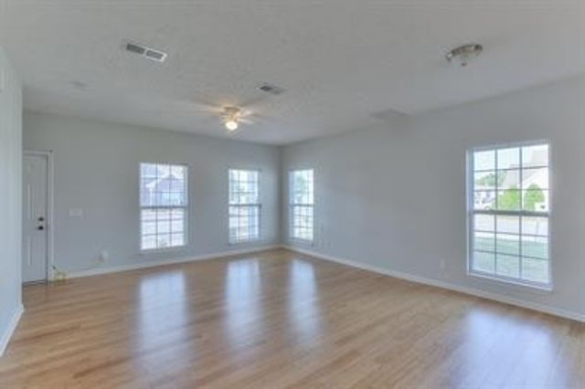 3052 Rg Buchanan Dr, La Vergne, TN 37086