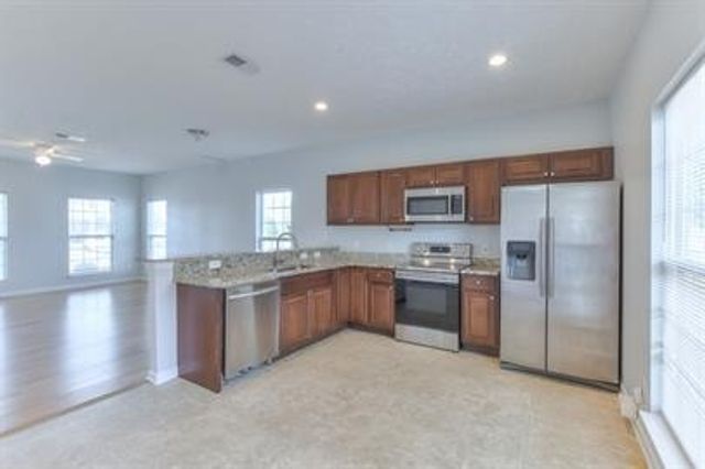 3052 Rg Buchanan Dr, La Vergne, TN 37086