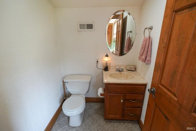 2039 Us Highway 231, Loogootee, IN 47553