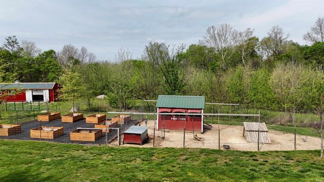 2039 Us Highway 231, Loogootee, IN 47553