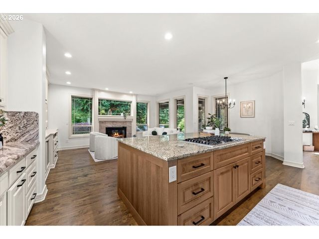 260 Se AVONDALE Way, Gresham, OR 97080