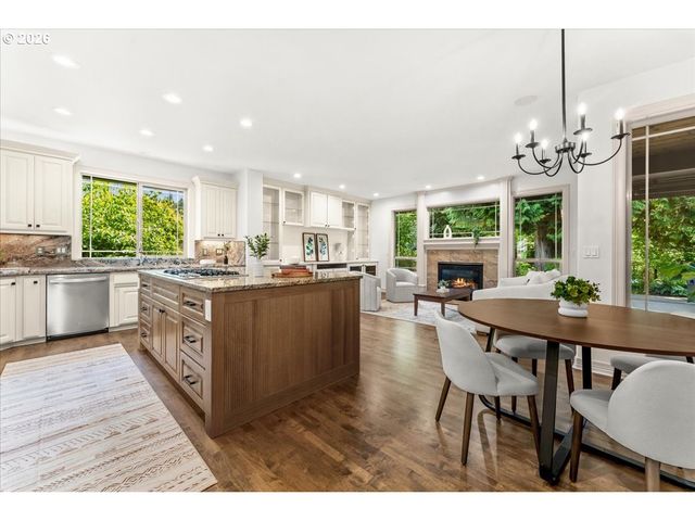 260 Se AVONDALE Way, Gresham, OR 97080
