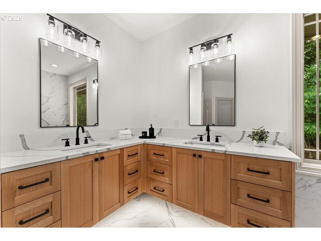 260 Se AVONDALE Way, Gresham, OR 97080