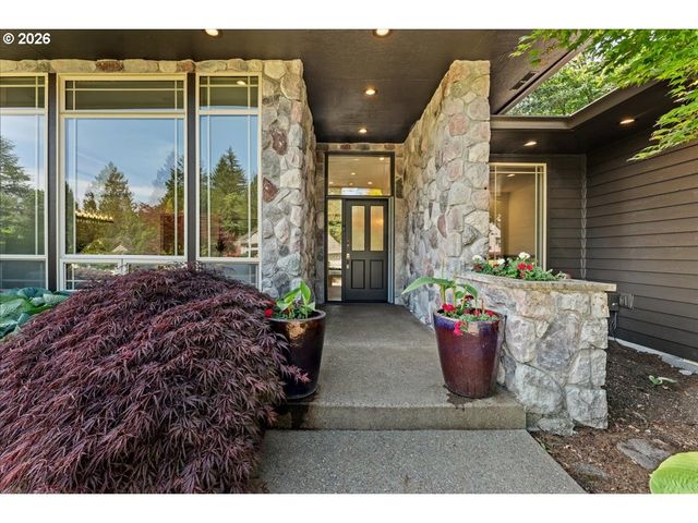 260 Se AVONDALE Way, Gresham, OR 97080