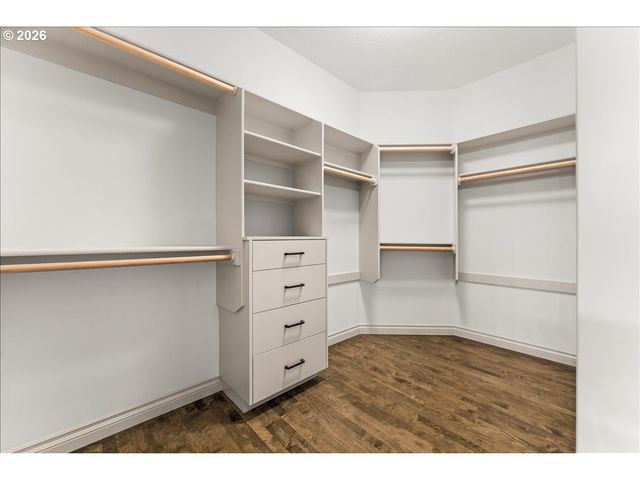 260 Se AVONDALE Way, Gresham, OR 97080