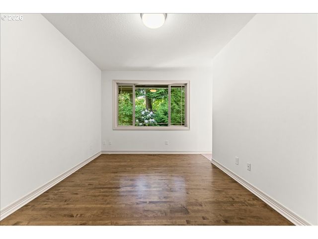 260 Se AVONDALE Way, Gresham, OR 97080