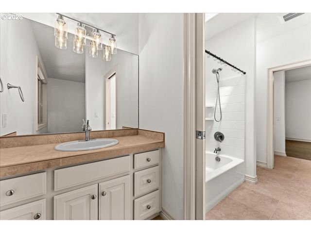 260 Se AVONDALE Way, Gresham, OR 97080