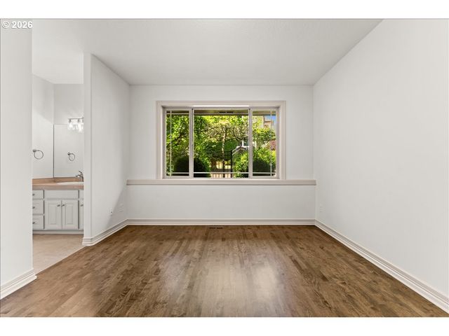 260 Se AVONDALE Way, Gresham, OR 97080